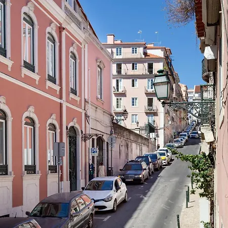 Apartment Joivy Principe Real 2br With Terrace Nearby Botanical Garden Of Lisbon